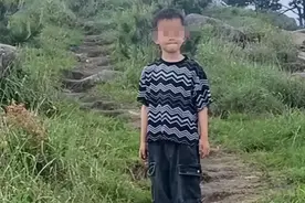 8岁男孩尸体在深山中被找到，生前行为诡异，网友：有机会活命的图片