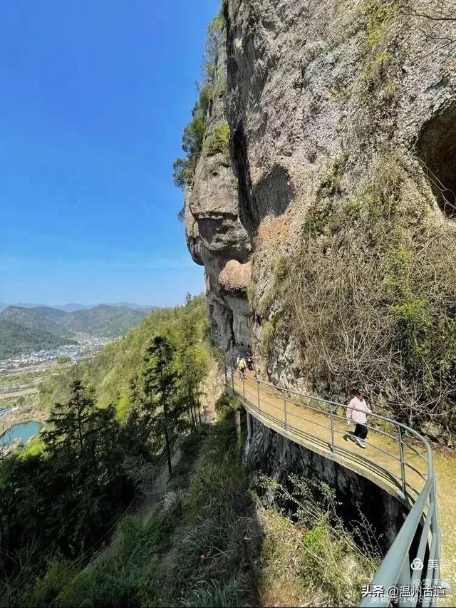 藏于浙江5A景区内有一处“十里铁甲龙”,洞穴众多形态奇特