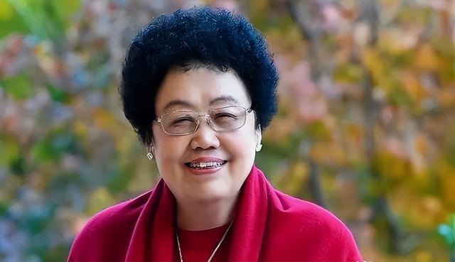 身价百亿，坐拥北京一条街，出门私人飞机	，京圈顶级富婆天团来了