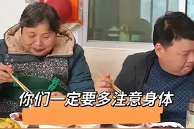 拉乌没有回家，小刘哽咽着不想走，刘爸伤心的抹眼泪，家不成家图片