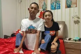 山东张为患渐冻症，28岁登上华山，30岁娶漂亮老婆，如今怎么样？图片