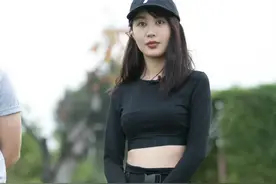 李菲儿紧身裤，这造型是不是有点失败了？还是说她不适合？图片