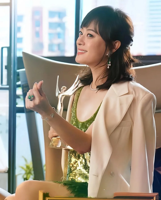 不装了！央视公开“点名”孙俪，原来张艺谋一个字都没说错