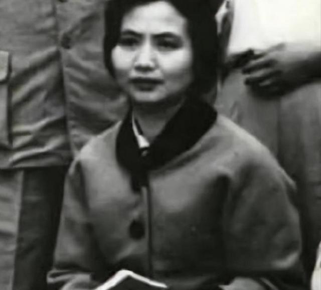 陈毅夫人张茜颜值高有才华，41岁与周总理合影，遗憾52岁英年早逝