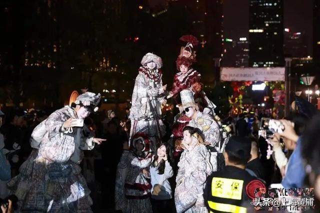 快乐翻倍！商圈里看快闪、剧场里喝精酿，“打卡开心，刷卡舒心”丨“十四五”看黄浦