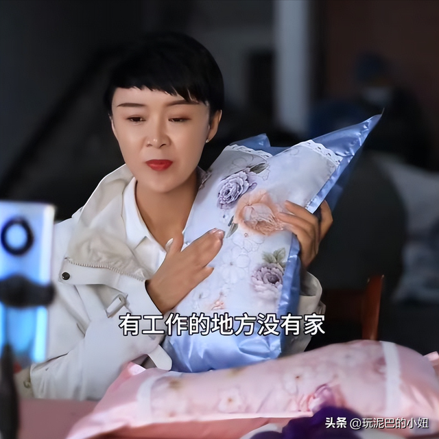 47岁贺娇龙去世！同学曝抢救过程，网友提醒成真，此前疑早有征兆