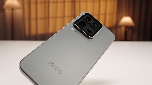 iQOO 15 Ultra图赏：【性能Ultra实至名归】