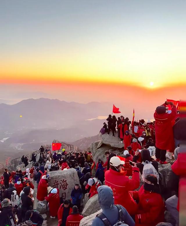 上海人爬了泰山和黄山，实话实说，差别还是很大的
