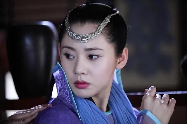 于晓光也没想到	，一场韩国总统访华的活动，竟让秋瓷炫意外出圈