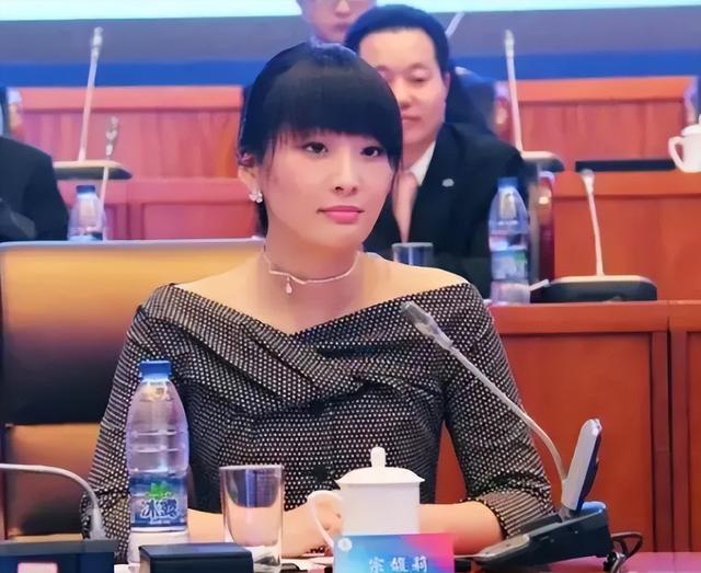 宗馥莉大战杜建英，仅用一招就制服“三弟妹”，难怪王健林看上她