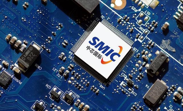 ASML与蔡司暗度陈仓，美国封锁令沦为废纸，外媒：半导体天塌了！​