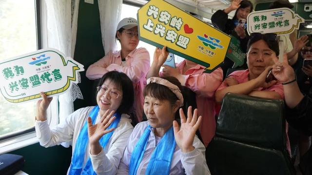 阿尔山号旅游列车首发~体验过的游客都说好！