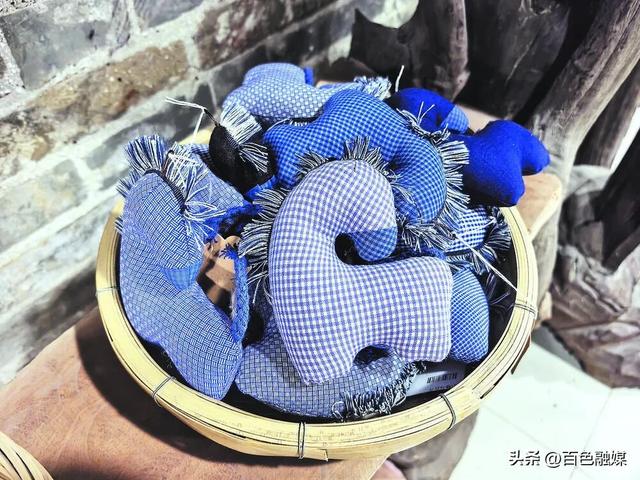 文创产品让游客把“百色记忆”带回家