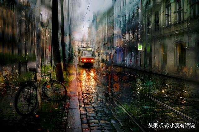 一场秋雨过后，一夜之间，这座城市就凉了许多