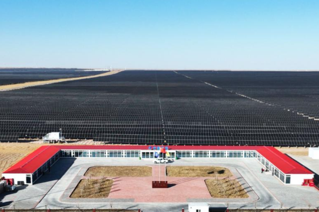 相当于20个三峡大坝，外媒已经发现，中国悄悄在沙漠里干了件大事