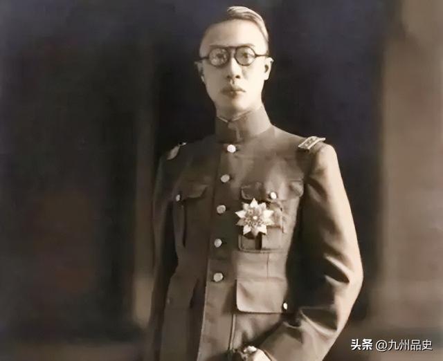 哥哥是皇帝	、大伯是光绪、奶奶是慈禧、他却非常低调地活到2015年