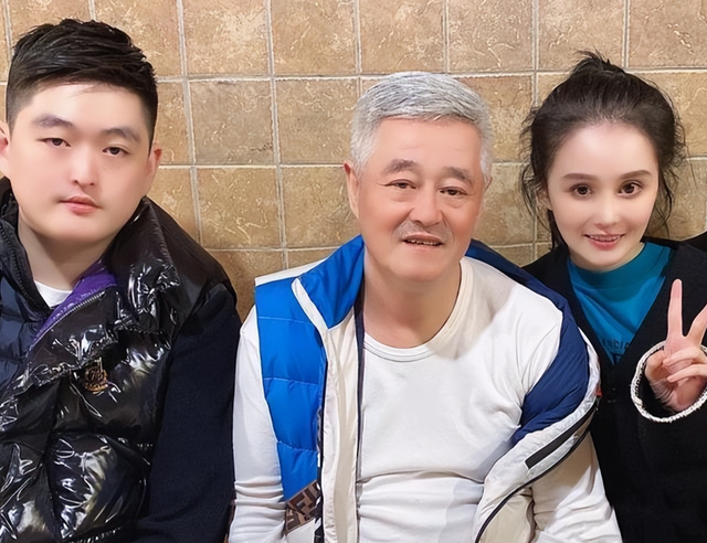 赵本山扛不住了！就算有再多豪宅豪车，也无法拯救自己的女儿