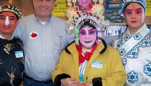 吃里扒外、永不回国？带30名演员留美不归	，如今年过花甲归来