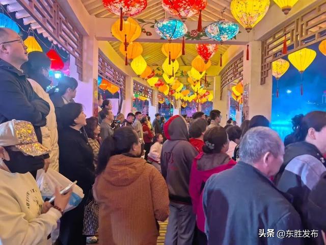 人气爆棚！假期首日东胜这里嗨翻天！