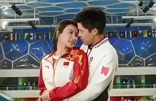 从冠军到豪门	，郭晶晶代言品牌被立案，沉默1天后荒唐一幕出现