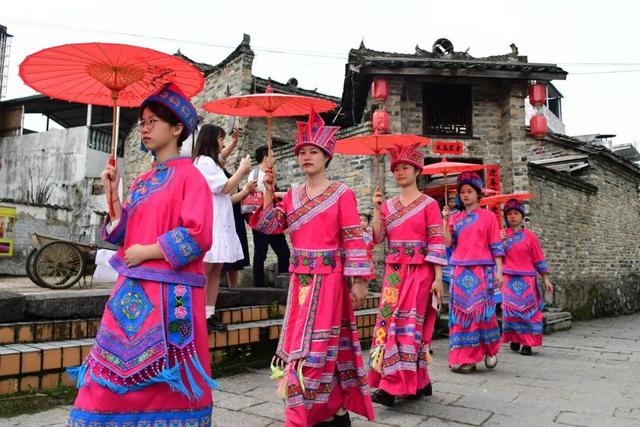 仫佬族最盛大的节日！广西罗城邀你这个周末来过依饭节咯~