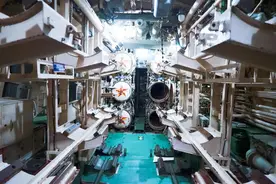 033潜艇噪音大？传埃及演习中曾突破美航母反潜警戒圈，上浮示威图片