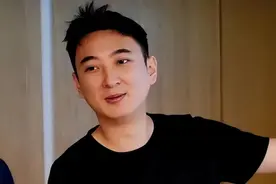 黄一鸣直播控诉王思聪，孩子不看钱也不给，连人都不在国内！图片