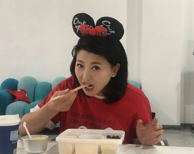 一级演员闫学晶塌房	，她做错了两件事