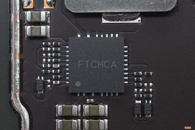 高达1999元售价是怎样的用料做过水准？中兴U60 Pro 5G随身WiFi拆解