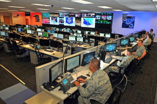 伊朗75枚导弹突破防线！以色列承认损失惨重，最致命弱点暴露无遗