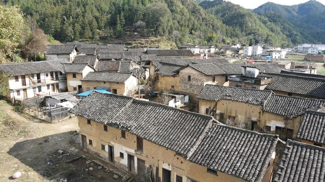 广东这个村太绝了！温泉、漂流、红色遗址、古村落全都有，约起！