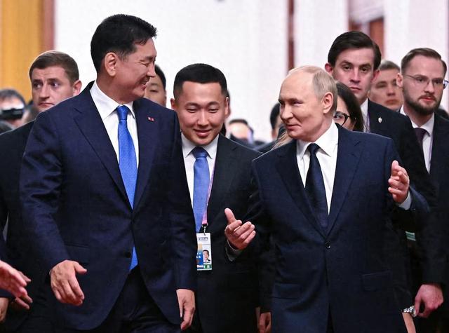 普京专机离开北京后，刚飞出中俄国境线，马上降落在了海参崴