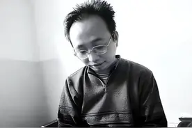 湖北小伙花40万救白血病女友，病好女友转嫁他人，如今沦为乞丐？图片