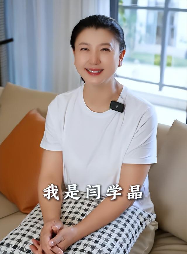 闫学晶事件再升级！官媒下场发文锐评，言辞犀利	，句句直戳她心窝