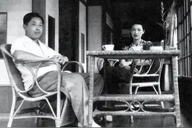 西安事变后，为何张学良亲自送蒋回南京，晚年：心腹爱将背叛了我图片