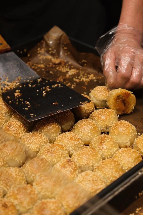 我是杭州人	，去石家庄和唐山，不绕弯子讲：两地人气质完全不一样