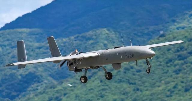 台军又当冤大头！19万买的无人机竟是玩具，掏空民众钱包肥了谁？