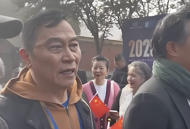 内娱这天，站位暴露江湖地位，唐国强张丰毅站一边，C位雷打不动