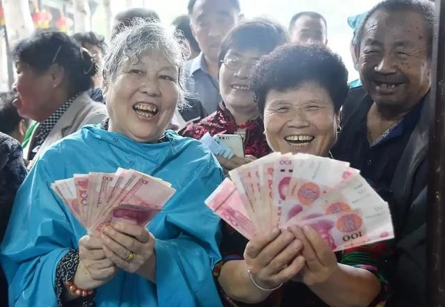 中央定调：今年下半年8个信号3个基调，事关每一个老百姓的钱袋子