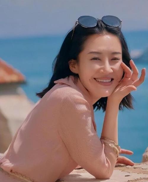 她一生 “风流成性、老少通吃”，撩汉无数，现如今56岁却依旧单身