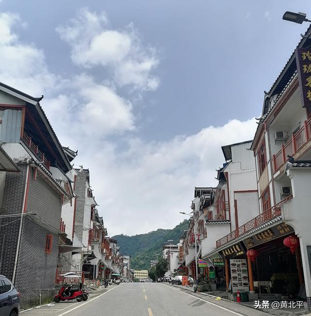 广西崇左市大新县与越南重庆县交界的边境小镇，老地名弄匡圩