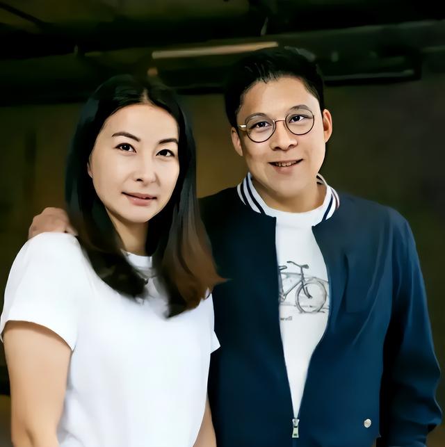 郭晶晶没想到，79岁的公公霍震霆再破天花板，让整个豪门圈沉默了