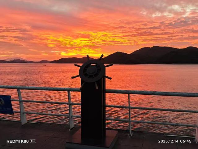 到沙头角看海上日出