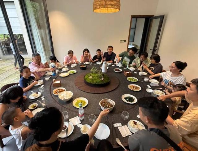 “山村收菜计划”再升级！杭城一批亲子家庭上周末驱车200公里赶到这个海拔600多米的小山村……