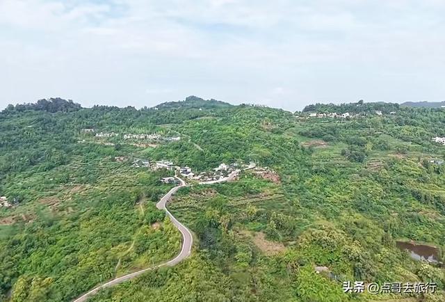 成都龙泉山被冷落的徒步线路，视野超级惊艳，地铁公交车可达！