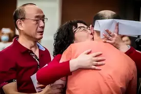 陕西2岁男孩被拐，母亲苦寻32年，谁知找到他后，他竟然这样说图片