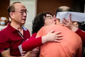 陕西2岁男孩被拐，母亲苦寻32年，谁知找到他后，他竟然这样说图片