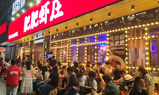 本土特色受青睐 礼遇活动获好评 国庆假期武汉餐饮火爆“出圈”