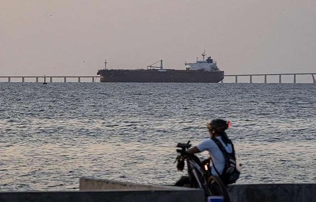 抢在特朗普开战前	，普京政府通知美国，俄要保一人，中方也介入了