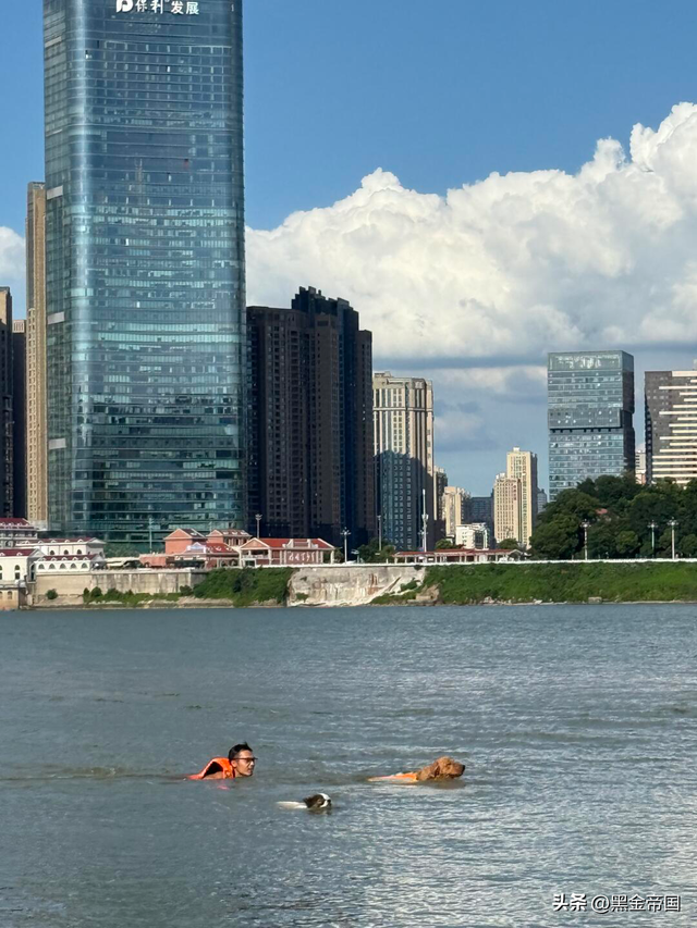 遭38℃暴晒？我一个重庆人告诉你：夏天去长沙绝不是 "找罪受"